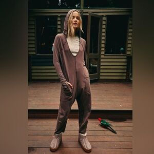 NWT✨SOLD OUT!✨FREE PEOPLE MOVEMENT HOT SHOT LONG SLEEVE ONESIE
